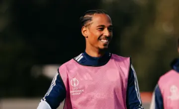 Stvarna fotografija sa završnog treninga Ajaksa 21. oktobra 2026, uoči meča protiv Atalante u Ligi konferencija. Foto: AFC Ajax. Nije sa utakmice.