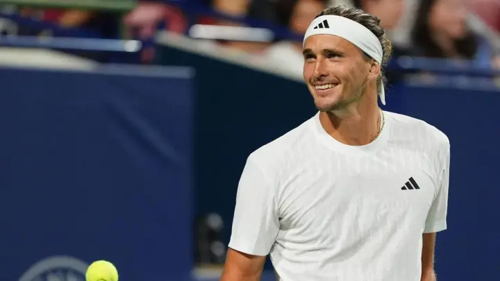 Aleksandar Zverev tokom Mastersa u Šangaju, horizontalna arhivska fotografija, puna glava vidljiva u minijaturi, foto QNA