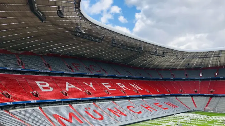 Alijanc arena u Minhenu na arhivskoj fotografiji, nije fotografija meča Bajern – Lajpcig