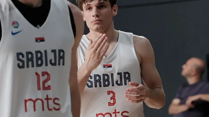 Andrej Lučić u dresu reprezentacije Srbije U20 u julu 2026. Arhiva: Zafer/Wikimedia Commons, CC BY 4.0; nije utakmica Mega–Beč.