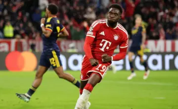 Stvarna fotografija sa utakmice Bajern Minhen – Arsenal 2:2 na Alijanc areni 21. oktobra 2026. Foto Getty Images preko Bavarian Football Works.