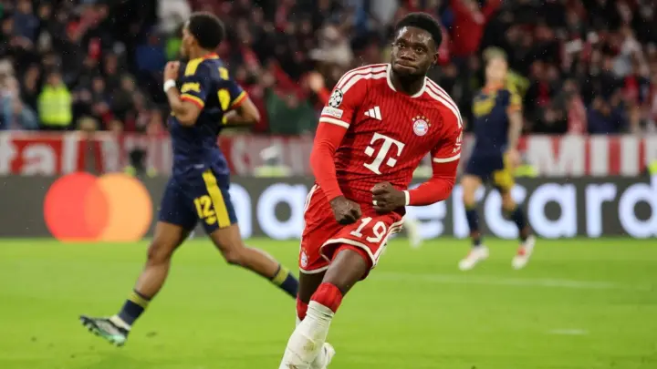 Stvarna fotografija sa utakmice Bajern Minhen – Arsenal 2:2 na Alijanc areni 21. oktobra 2026. Foto Getty Images preko Bavarian Football Works.