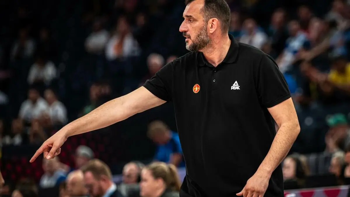 Boško Radović, bivši selektor košarkaške reprezentacije Crne Gore, na ranijem reprezentativnom angažmanu. Fotografija FIBA / Vijesti, arhiva 2025.