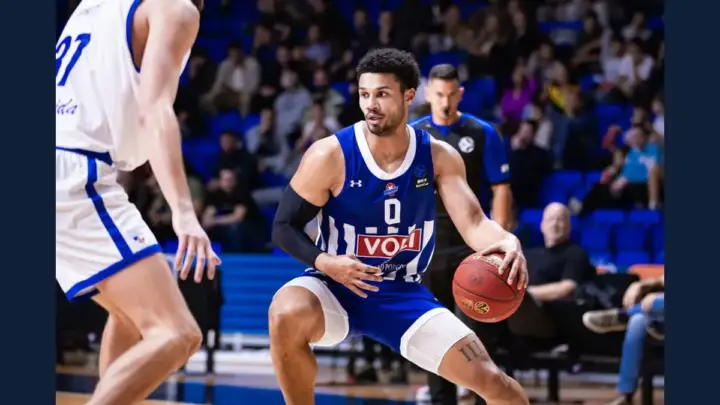Autentična fotografija Buducnost Neptunas 104-89 20-10-2026, pun sačuvan fotografski kadar sa izvorom KK Buducnost Voli / Filip Roganovic.