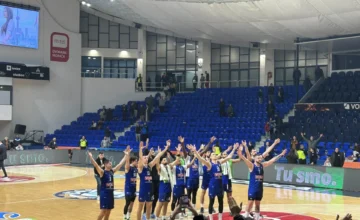 Košarkaši Budućnost Volija pozdravljaju navijače u Morači