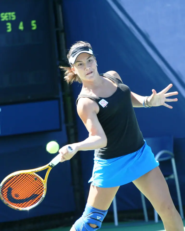 Danka Kovinić tokom juniorskog US Opena 2010. Foto: robbiesaurus / Wikimedia Commons, CC BY-SA 2.0.