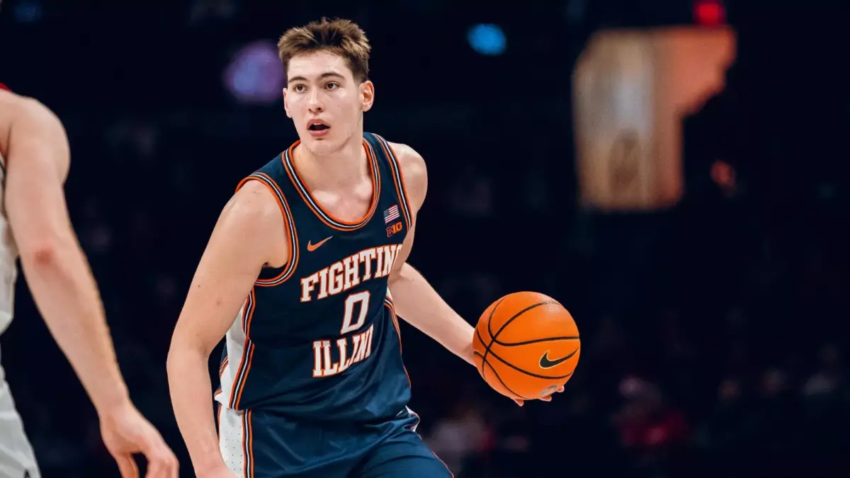 David Mirković u dresu Ilinoisa s loptom na NCAA utakmici. Foto: Courtney Bay / Illinois Athletics