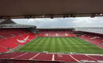 Stadion Enfild u Liverpulu, maj 2024. Arhivska fotografija, nije utakmica Liverpul – Arsenal 1. novembra 2026. Foto: FYI2023 / Wikimedia Commons, CC0.