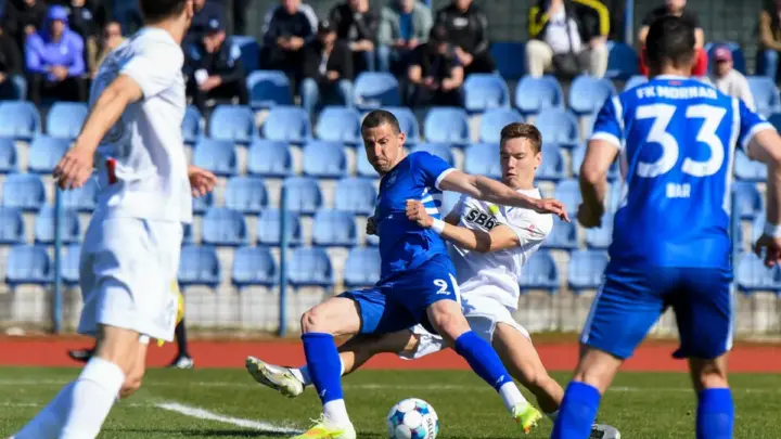 Fudbaleri Mornara u akciji na utakmici Prve CFL. Foto: FSCG / Vijesti, arhiva