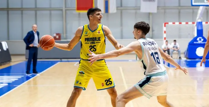 Košarkaš Primorja 1945 u meču ABA 2 lige sa Virtusom 14. oktobra 2026, arhivska fotografija u najavi Zlatibora.