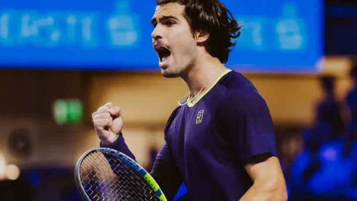 Karlos Alkaras tokom meča protiv Karena Hačanova na Erste Bank Open u Beču 27. oktobra 2026. Foto: e-motion/Bildagentur Zolles KG/Martin Steiger, preko TenisBrasil