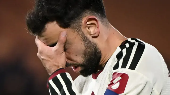 Bruno Fernandes tokom poraza Mančester junajteda od Koma 4:1 u Ligi šampiona 21. oktobra 2026. Originalna fotografija sa meča, izvor Sky Sports.