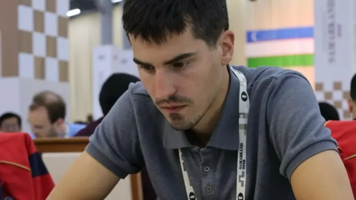 Stvarna fotografija crnogorskog šahiste Luke Draškovića u izvještaju o Kupu evropskih šampiona u Budvi, 21. oktobra 2026. Izvor Šahovski savez Crne Gore.