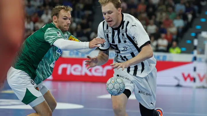 Matijas Gidsel u dresu Fuhse Berlina u duelu, arhivska fotografija Steffen Prößdorf 2025 CC BY-SA 4.0