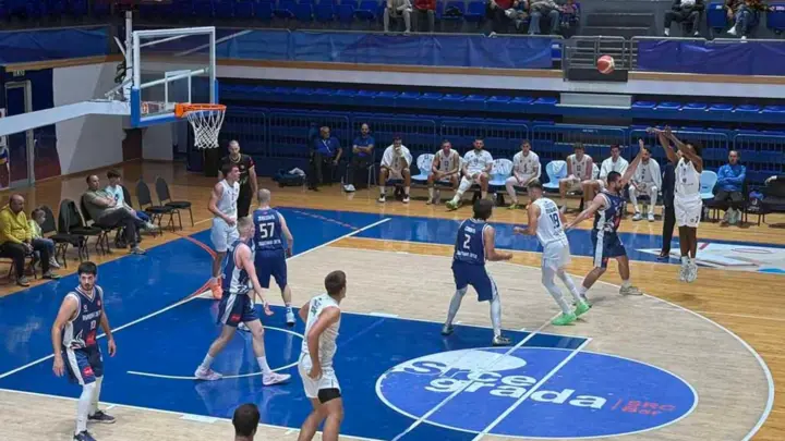 Košarkaši Mornara u dvorani Topolica. Foto: Bar Info sport, izvor Meridian sport.