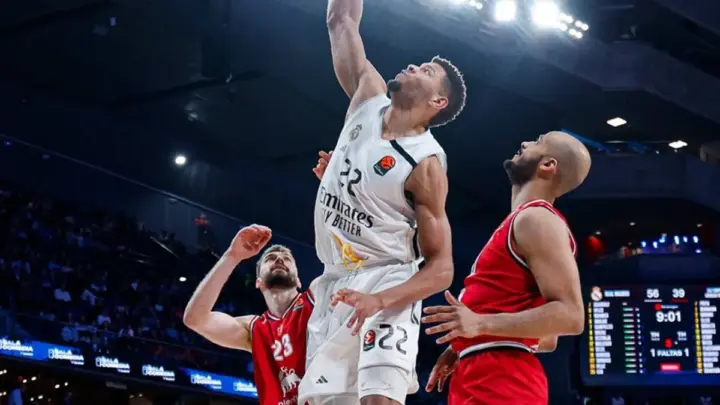 Košarkaši Real Madrida i Olimpije Milano na arhivskoj utakmici iz januara 2026; nije susret od 13. oktobra. Foto: Eurohoops.