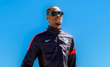 Šej Gildžes-Aleksander nosi opremu Atletiko Madrida, fotografija ElDesmarque, arhiva 2026