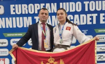 Sejla Spahić sa trenerom Ilijom Vukotićem, fotografija objavljena uz izvještaj o medaljama crnogorskih džudista na Evropskom kadetskom kupu u Mariboru 25. oktobra 2026. Foto Džudo savez Crne Gore / RTCG.