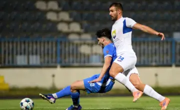 Balša Tošković i Srđan Krstović u duelu Sutjeske i Otranta; arhivska fotografija FSCG, preko portala Lob Sport.