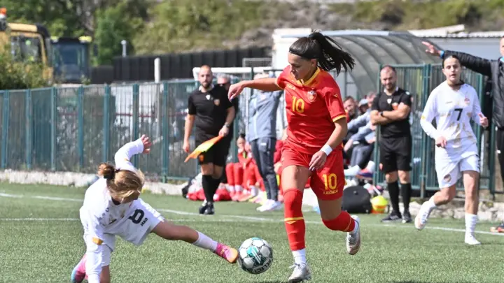 Fudbalerke ženske U-17 reprezentacije Crne Gore, zvanična fotografija Fudbalskog saveza Crne Gore iz najave kvalifikacija u Turskoj 2026.