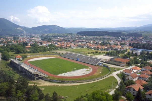 Gradski stadion u Beranama, arhivska fotografija prije kasnijih rekonstrukcija. Foto: Bojan7B, javni domen.