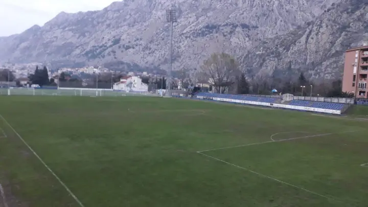 Stadion pod Vrmcem u Kotoru, arhivska fotografija iz decembra 2023. Foto: Vux33, CC BY-SA 4.0.